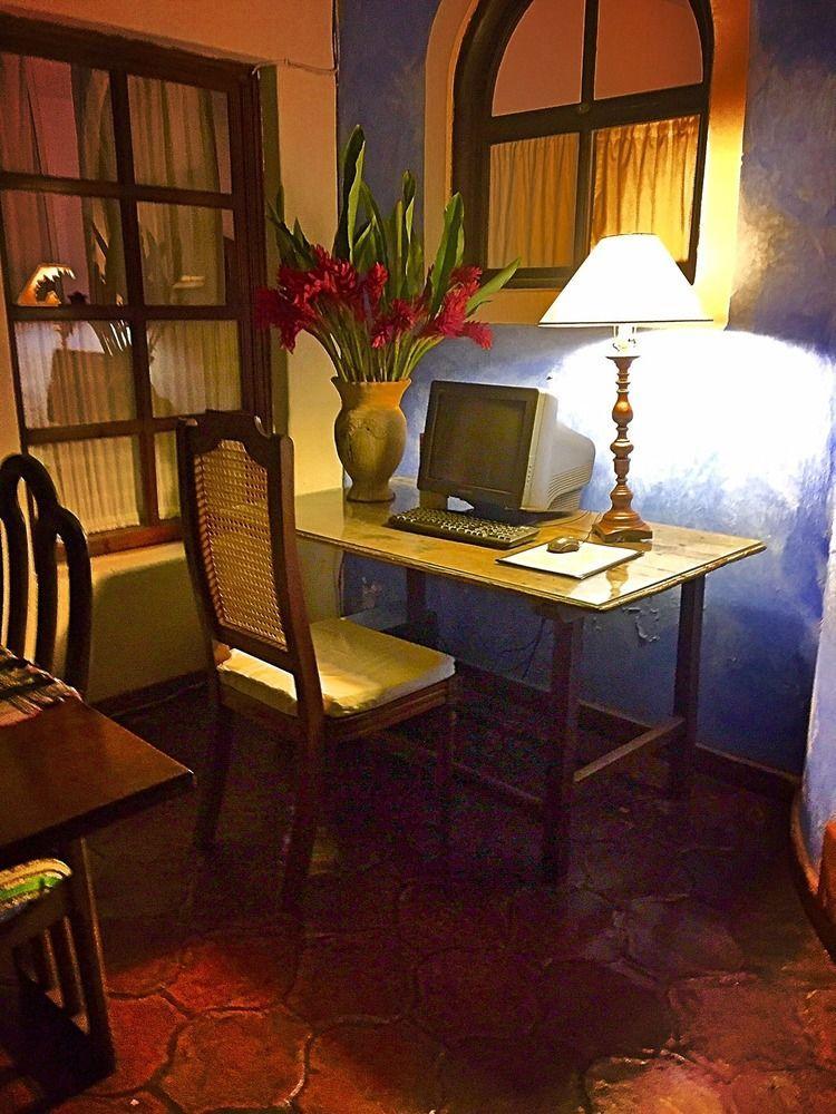 Hotel Casa Capuchinas Antigua Esterno foto